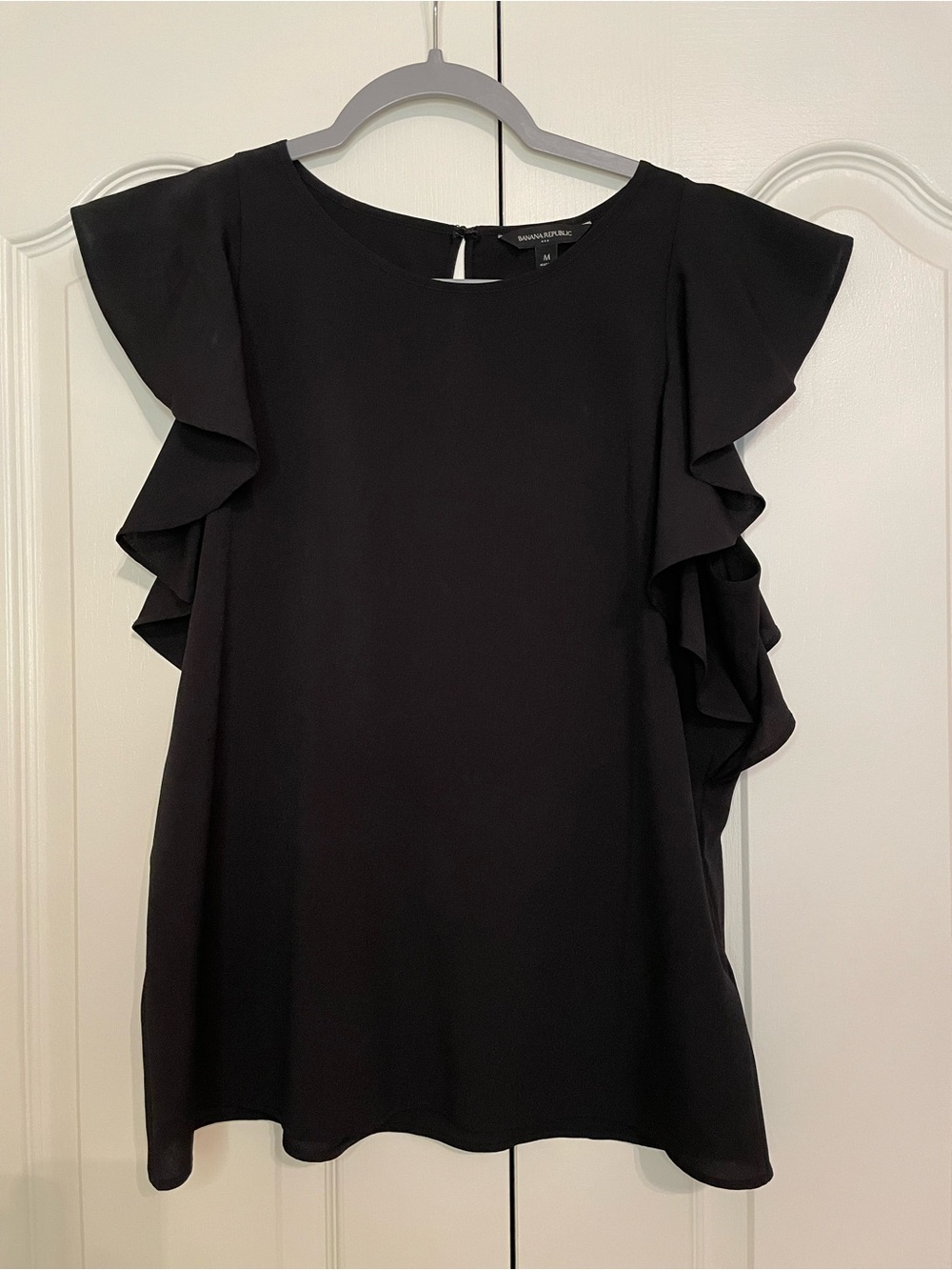 Banana Republic ruffle flutter sleeve top